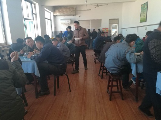 近日山西盛大鋼結(jié)構(gòu)食堂被吃貨們擠爆啦，到底是何美味？