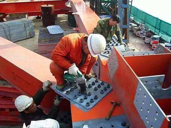 鋼結構廠房現場施工，螺栓安裝質量是不能忽略的